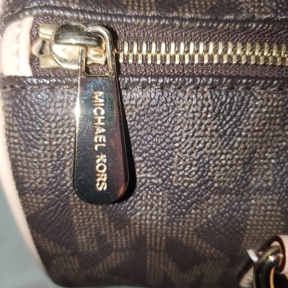 MICHAEL KORS Bundle Handbag Large Brown with Tan Leather Straps and Wristlet - Picture 4 of 8